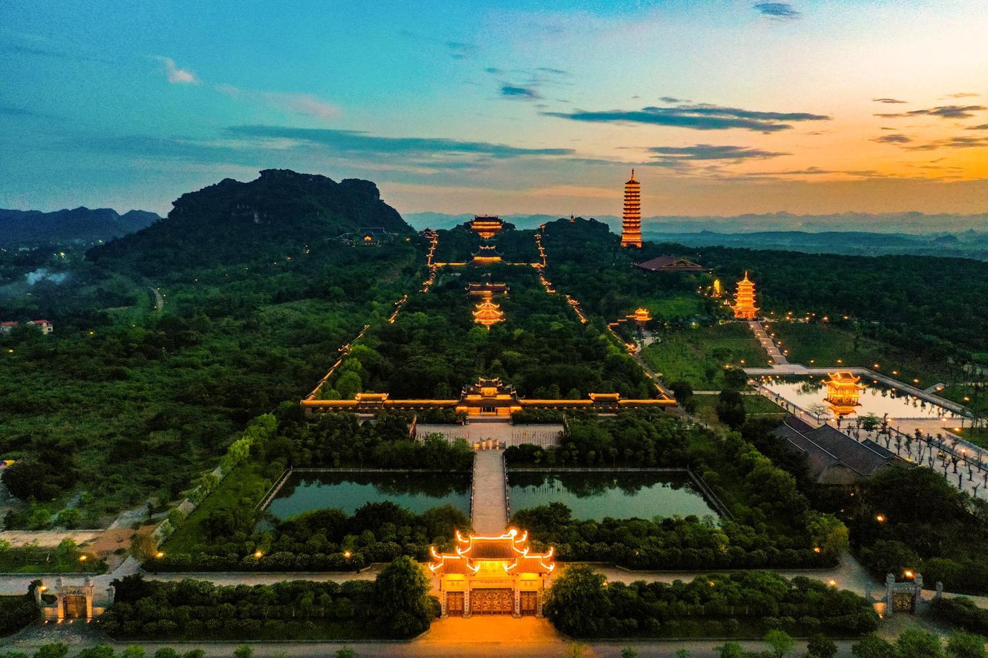 Truong Son Luxury Homestay นิญบิ่ญ ภายนอก รูปภาพ